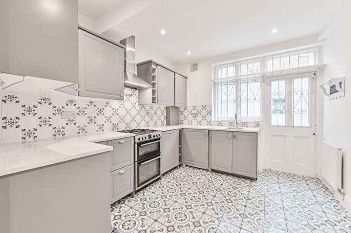 2 Bedroom Flat For Sale In Elgin Avenue, Maida Vale, London, W9