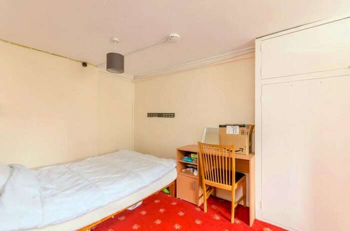 6 Bedroom Terraced House To Rent In Queens Drive, Stoughton, Guildford, GU2