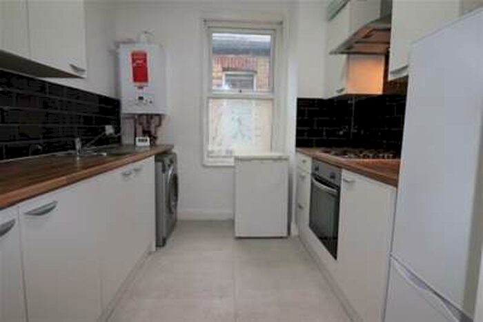 3 Bedroom Flat To Rent In Sutton Road, Southend-on-sea, SS2