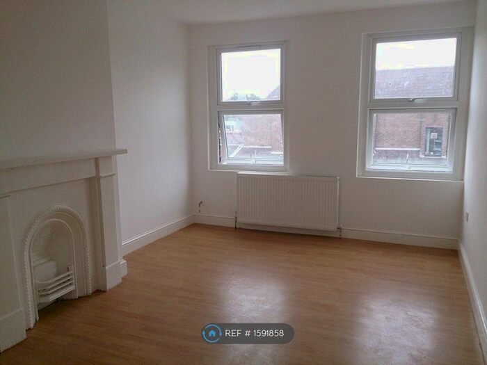 1 Bedroom Flat To Rent In High Road, Romford, RM6