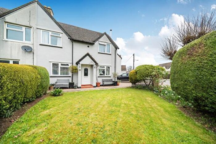 3 Bedroom Semi-Detached House For Sale In Shipton Road, Woodstock, OX20