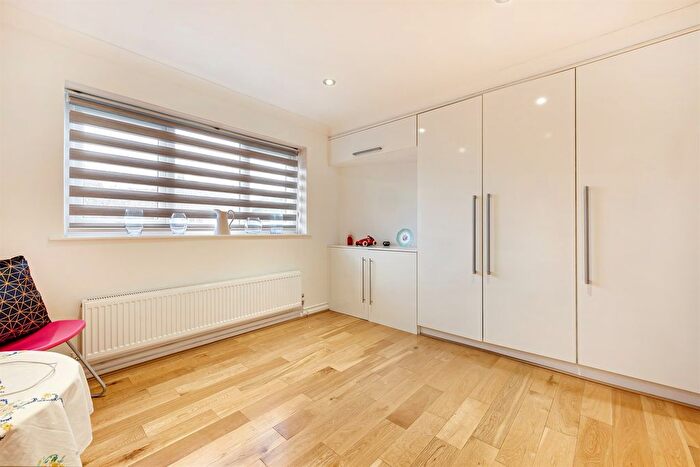 2 Bedroom Flat For Sale In Delahays Drive, Hale, WA15