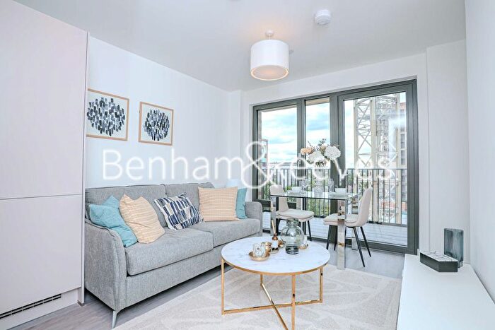 1 Bedroom Flat To Rent In Brook Avenue, Wembley Park, HA9