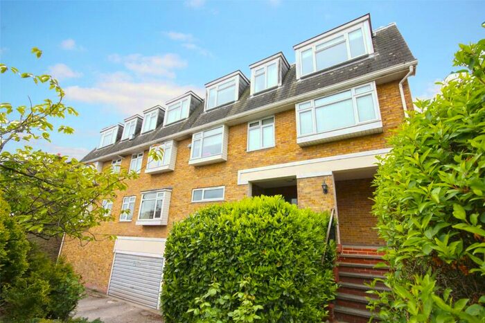2 Bedroom Apartment To Rent In Flat Somerset Court, Queens Road, Buckhurst Hill, IG9