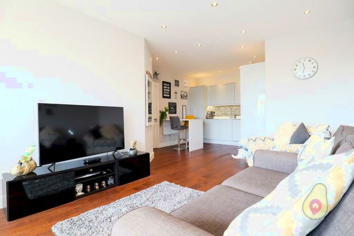 1 Bedroom Flat To Rent In The Braccans, London Road, Bracknell, Berkshire, RG12