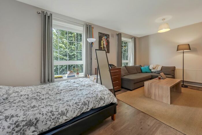 3 Bedroom Flat To Rent In Weston Street, London, SE1