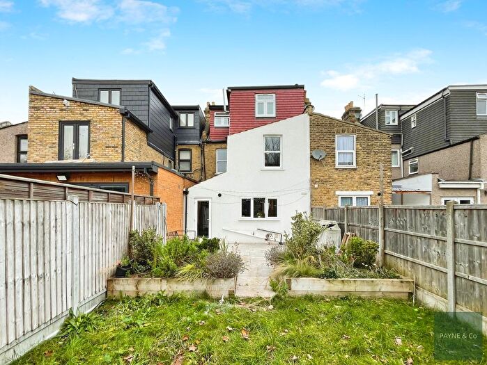 5 Bedroom Terraced House For Sale In Ingleby Road, Ilford, IG1