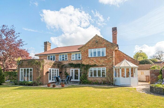 4 Bedroom Detached House For Sale In Poplar Road, Shalford, Guildford, Surrey, GU4