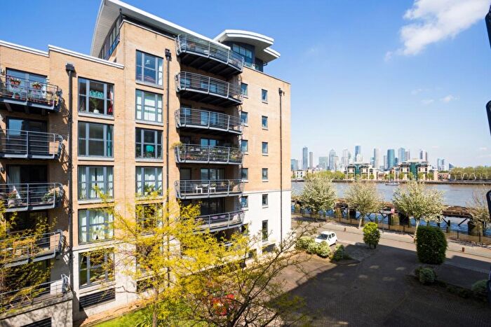 2 Bedroom Flat To Rent In Stretton Mansions, Greenwich, SE8