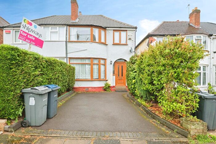 3 Bedroom Semi-Detached House For Sale In Mildenhall Road, Birmingham, B42