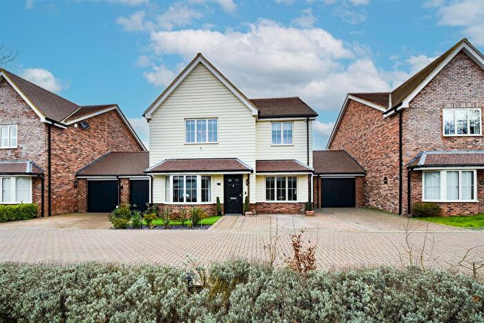 4 Bedroom Link Detached House For Sale In Little Ridings Lane, Ingatestone, CM4