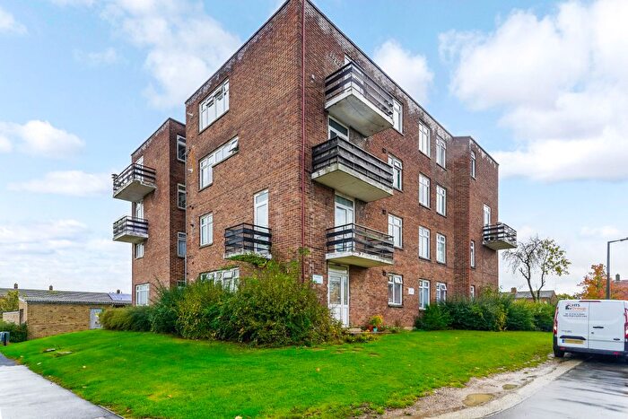 2 Bedroom Flat To Rent In Hollyfield, Harlow, CM19
