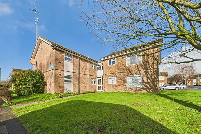 1 Bedroom Flat For Sale In Elizabeth Road, PO19