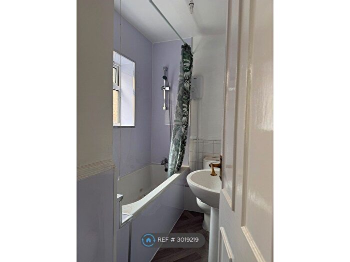2 Bedroom Flat To Rent In Howe St, Gateshead, NE8