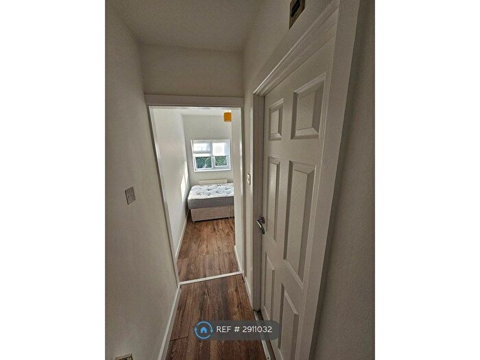 2 Bedroom Flat To Rent In Station Road, Strood, ME2