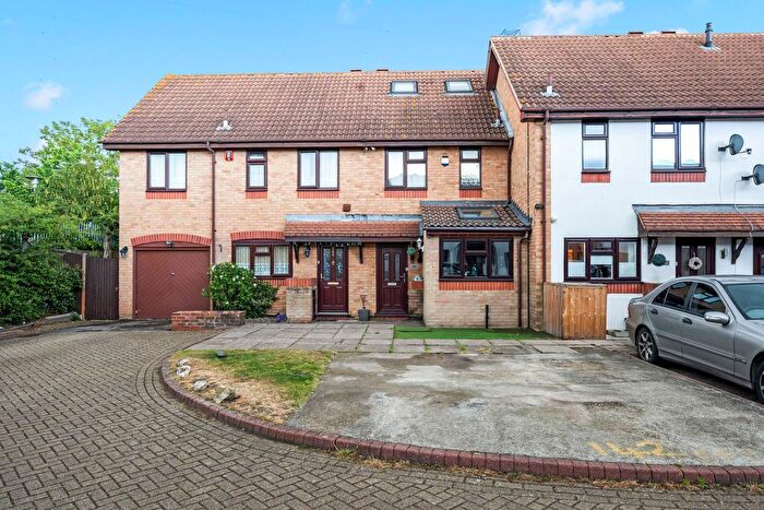 3 Bedroom Terraced House For Sale In Boscombe Road, Worcester Park, KT4