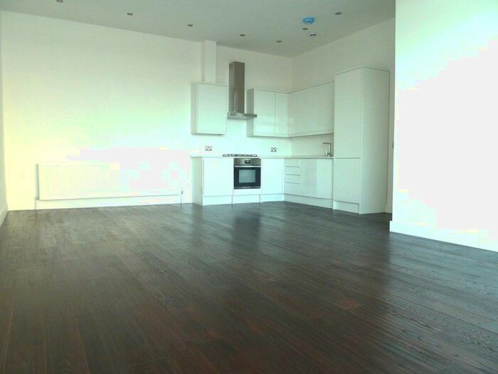 4 Bedroom Flat To Rent In Ballards Lane, North Finchley, London, N12
