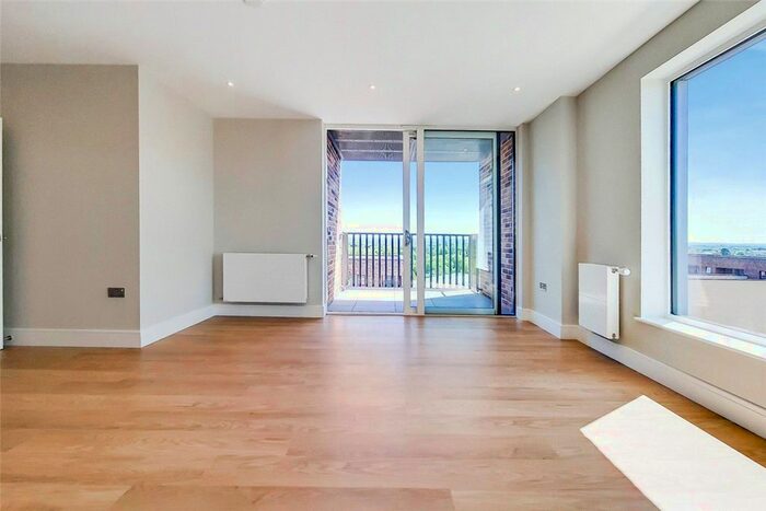 1 Bedroom Flat To Rent In Greyhound Parade, Wimbledon Grounds, London, SW17