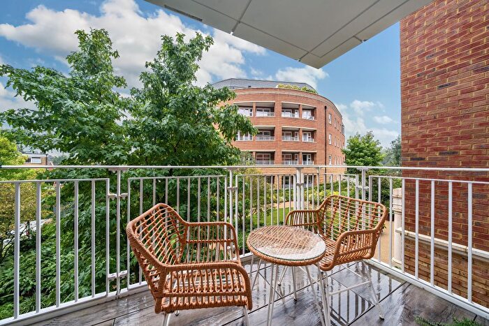 3 Bedroom Flat To Rent In Eden Place, Oxted, RH8
