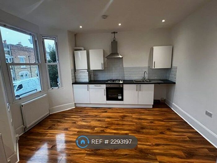 3 Bedroom Flat To Rent In Elm Park, Brixton, Streatham Hill, Clapham, Tulse Hill, SW2
