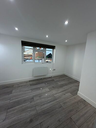 3 Bedroom Flat To Rent In Fenman Gardens, Ilford, IG3