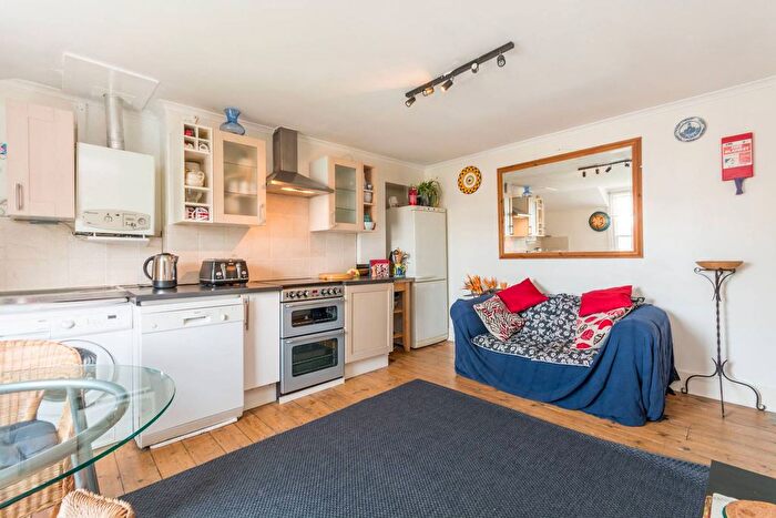 1 Bedroom Flat To Rent In Denver Road, Hackney, London, N16