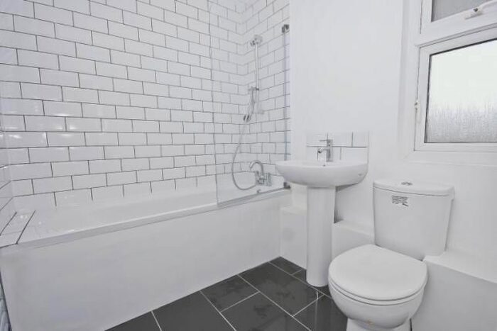 3 Bedroom Flat To Rent In Setchell Way, Bermondsey, SE1