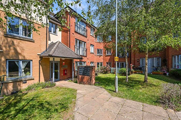 2 Bedroom Flat For Sale In Flitches Grove, Andover, SP10