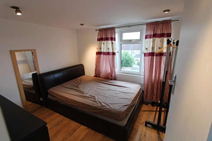 Studio To Rent In Lymington Close, Norbury/Streatham, SW16