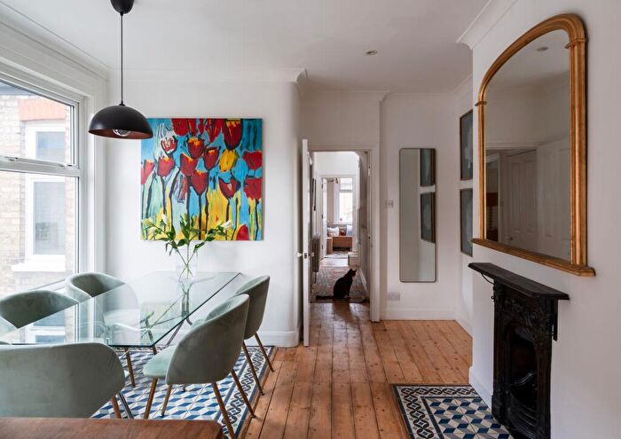 3 Bedroom Maisonette For Sale In Newport Road, Leyton, London, E10