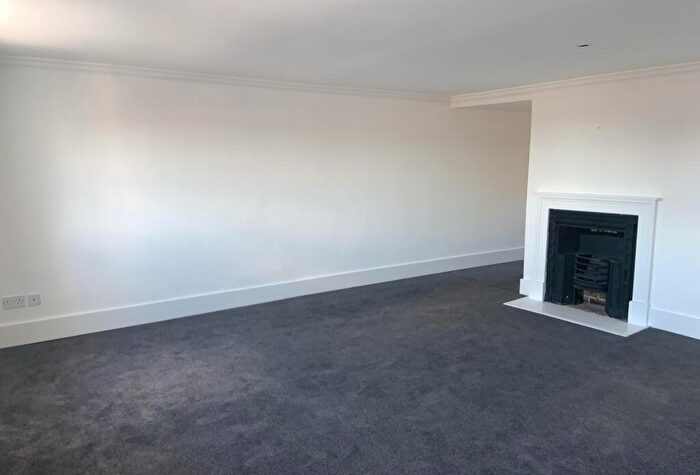 2 Bedroom Apartment To Rent In High Street, Rochester, Kent, ME1