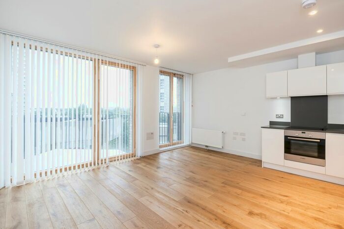 1 Bedroom Flat To Rent In Railway, Lockton Street, London, W10