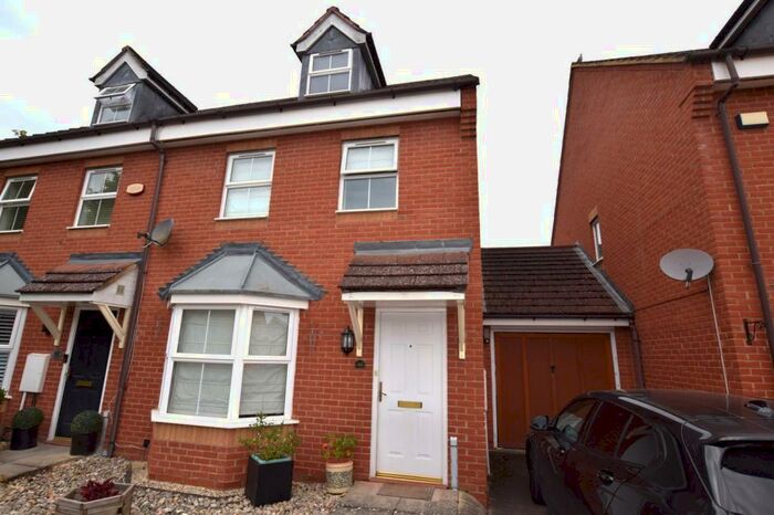 3 Bedroom Link Detached House To Rent In Restharrow Mead, Bicester, Oxfordshire, OX26