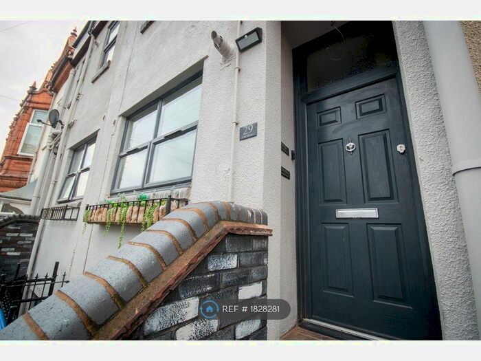 2 Bedroom Maisonette To Rent In Lea Street, Kidderminster, DY10