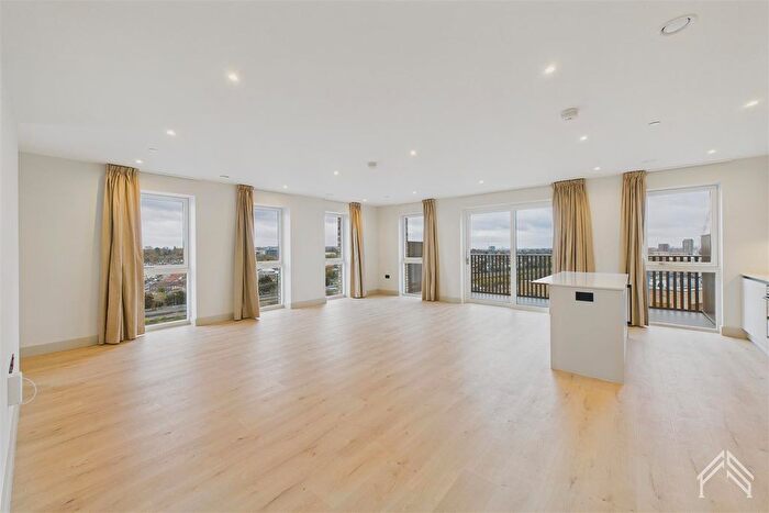 3 Bedroom Flat To Rent In Draycote House, London, NW9