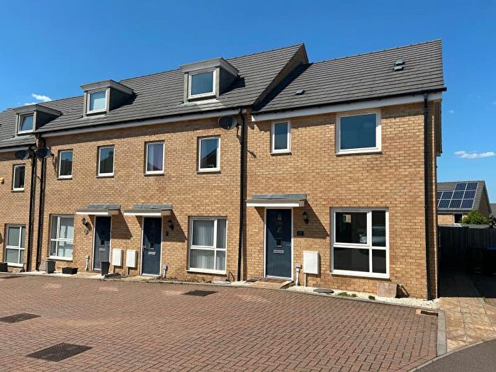 3 Bedroom End Of Terrace House To Rent In Madura Gardens, Whitehouse Park, MK8