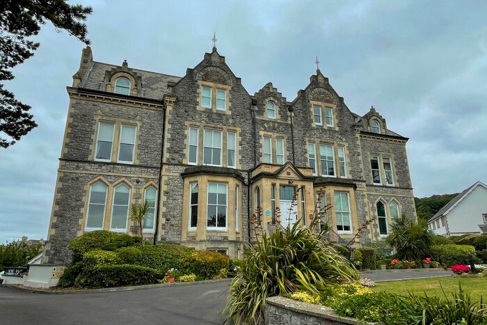 2 Bedroom Flat To Rent In Landemann Circus, Weston-Super-Mare, BS23