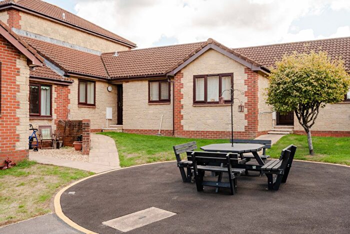 2 Bedroom Bungalow For Sale In Kingshill Gardens, Nailsea, BS48