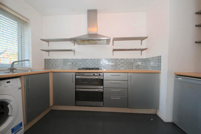 2 Bedroom Flat To Rent In The Ridgeway, Enfield, EN2