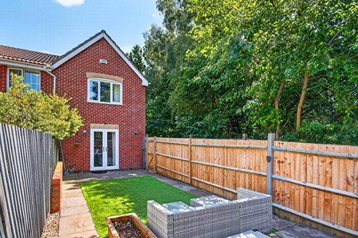 2 Bedroom End Of Terrace House For Sale In Hopper Vale, Bracknell, RG12
