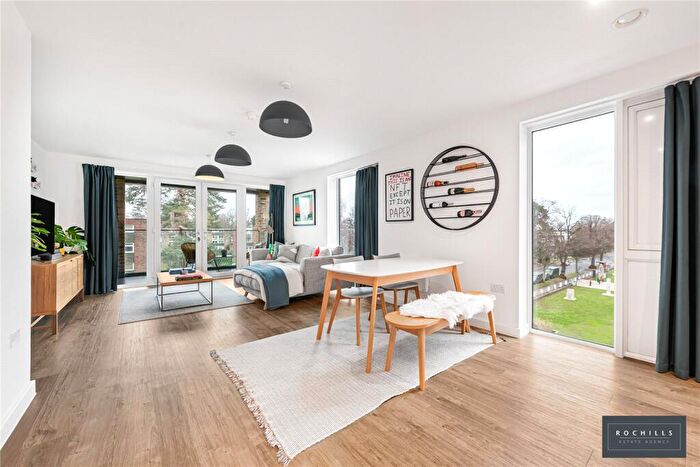 2 Bedroom Apartment For Sale In Spitfire Chase, Walton-on-Thames, Surrey, KT12