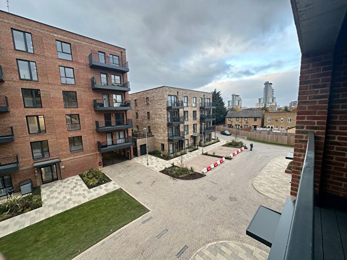 2 Bedroom Flat To Rent In Vousden Grove, London, SE28