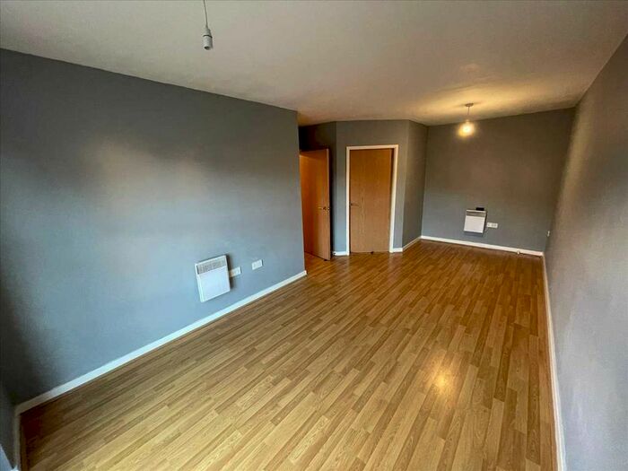 2 Bedroom Flat To Rent In Lockfield, Runcorn, WA7