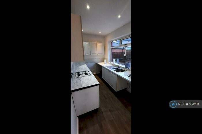 3 Bedroom Semi-Detached House To Rent In Vegal Crescent, Halifax, HX3