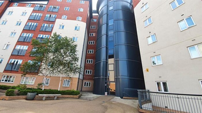 2 Bedroom Flat To Rent In Slough, SL1