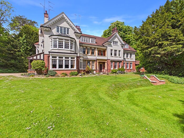 2 Bedroom Flat For Sale In Harestone Valley Road, Caterham Valley, CR3
