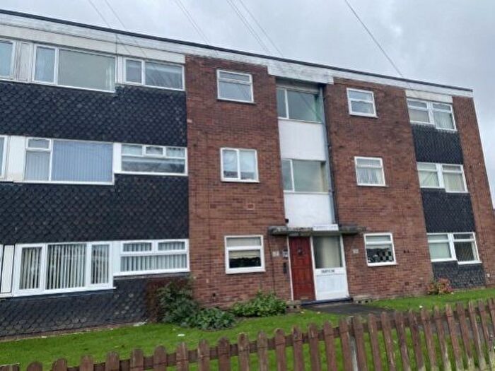2 Bedroom Flat To Rent In Parkdale Court, Hobbs Road, Wednesbury, WS10
