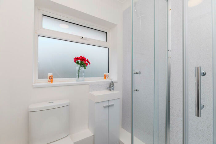 1 Bedroom House To Rent In Gossops Green, RH11