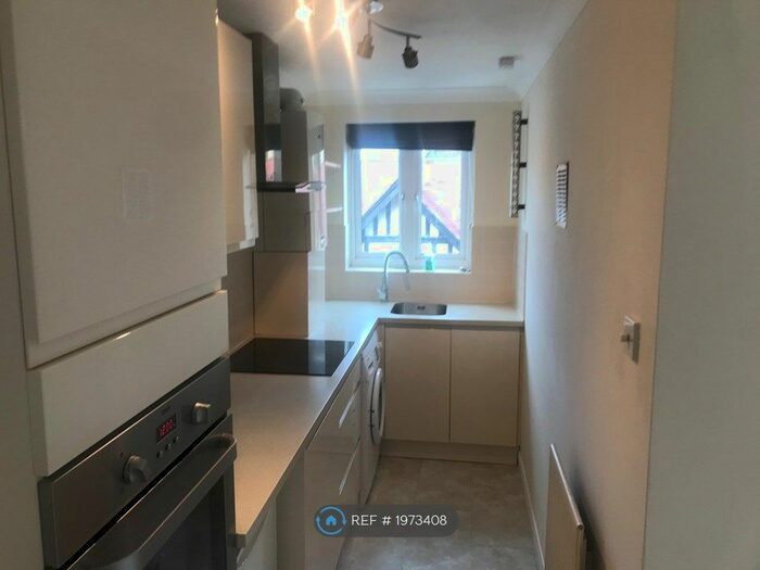 2 Bedroom Flat To Rent In Shore Road, Southampton, SO31