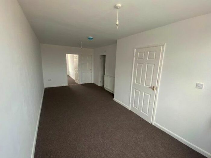2 Bedroom Flat To Rent In High Road, Beeston, Nottingham, NG9